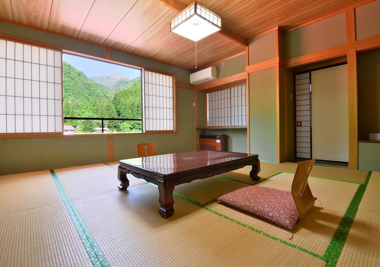 筋肉と自然と遊ぶ宿 田島館 Takayama  Bagian luar foto